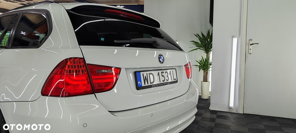 BMW Seria 3 318d DPF Edition Sport - 12
