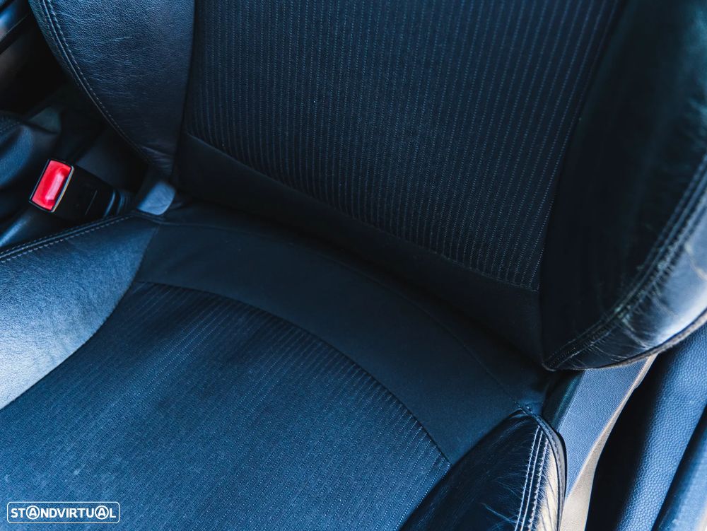 MINI 3 Portas Cooper D - 23