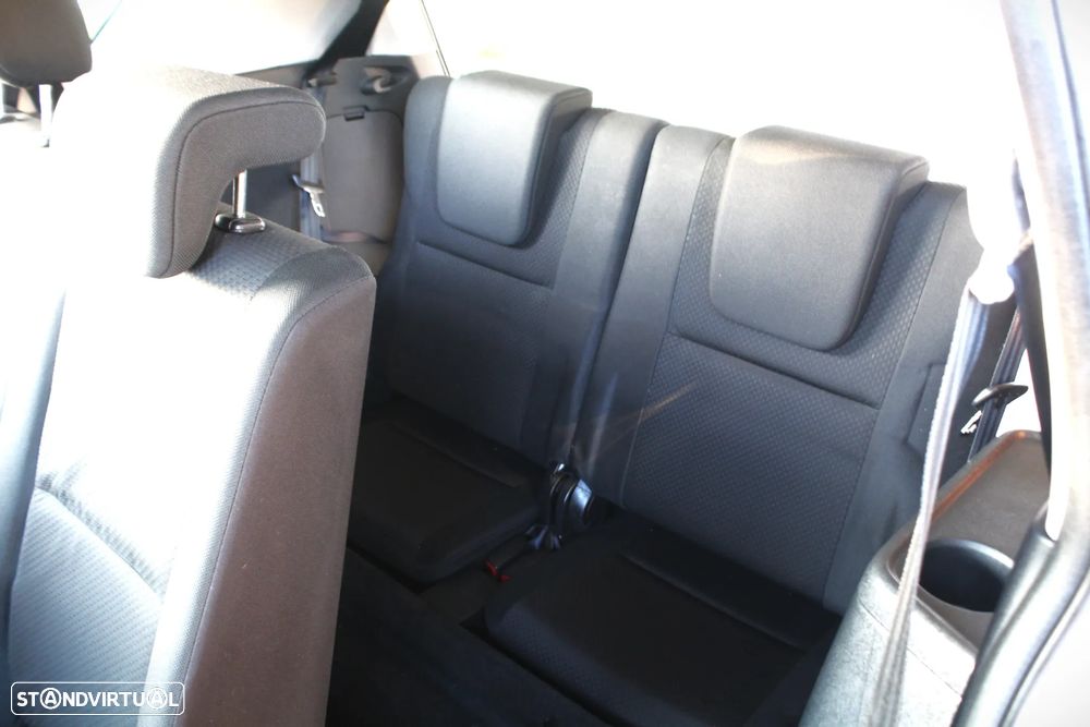 Toyota Corolla Verso 2.2 D-4D Sol - 35