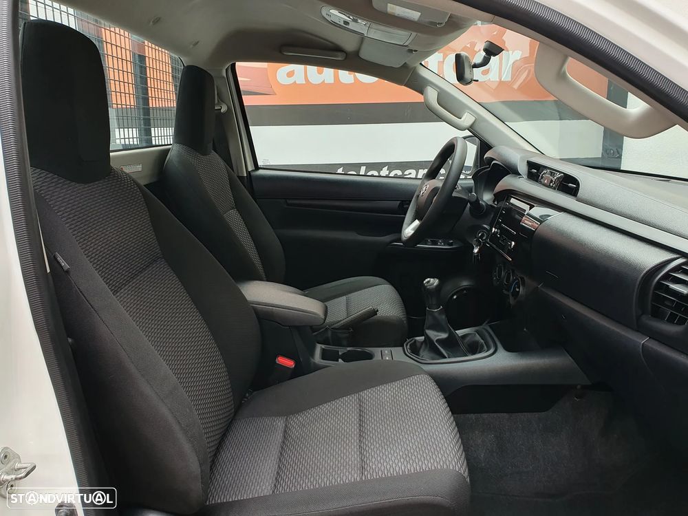 Toyota Hilux 2.4 D-4D 2WD CE CM - 4
