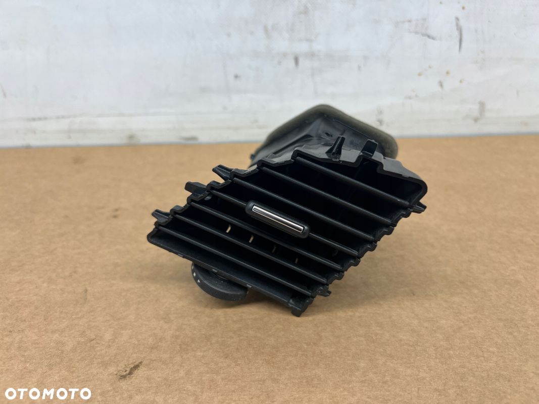 Seat Leon III 3 kratka nawiewu lewa 5F1820901 - 1