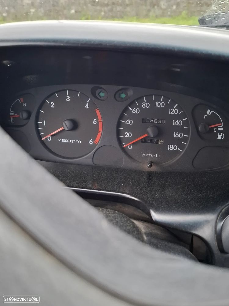 Hyundai H-1 Starex - 4