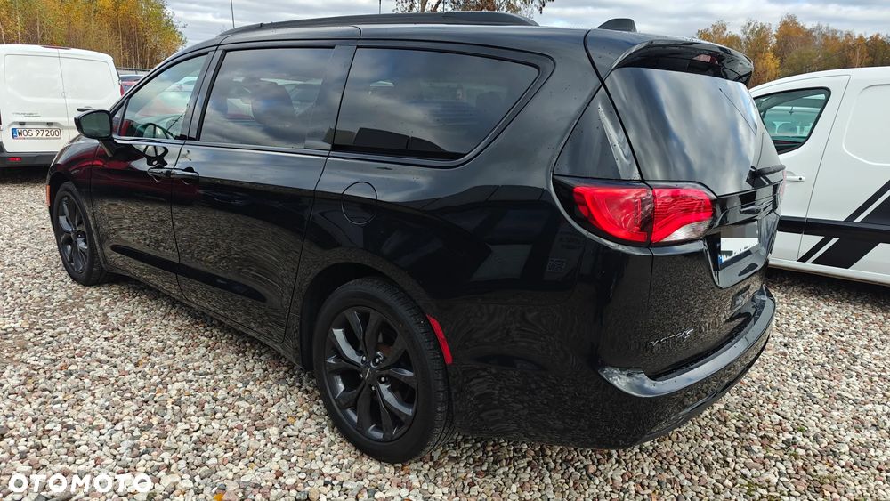 Chrysler Pacifica - 3