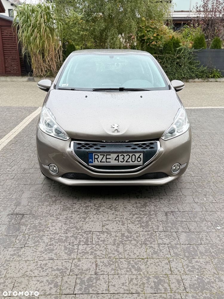 Peugeot 208 2012 photo 3