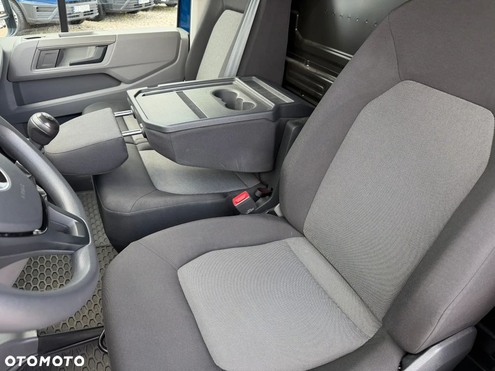 Volkswagen CRAFTER L2H1 Salon Polska Jak Nowy Pełny serwis ASO VW Trwał silnik 2.0TDI 140KM bez BiTurbo! Kamera cofania Parktroniki Przód oraz Tył, Fabryczna zabudowa przestrzeni ładunkowej, Homologacja VAT-1 Alarm, Tempomat z ogranicznikiem pręd.. MirrorLink, Android Auto, Apple Carplay, Ekran 6,5' - 19