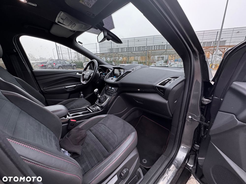 Ford Kuga 2.0 TDCi 2x4 ST-Line - 14