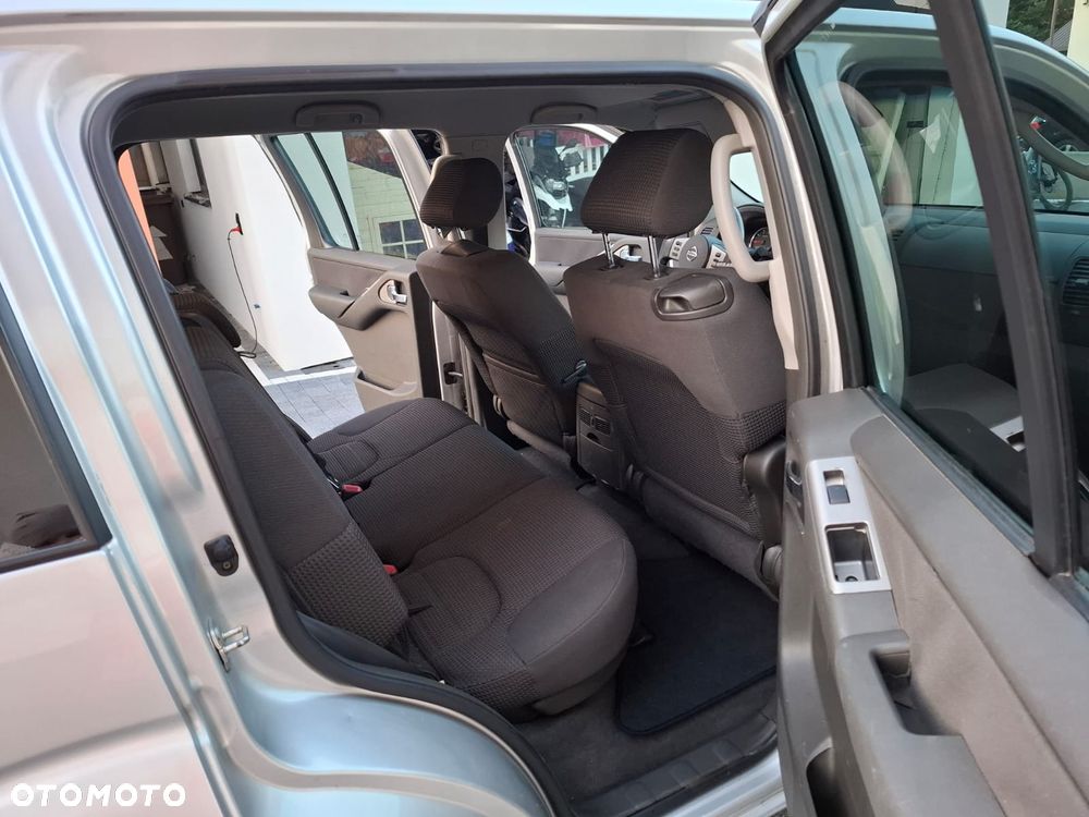 Nissan Pathfinder 2.5 DCi LE - 12