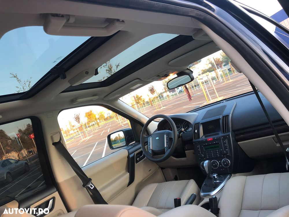 Land Rover Freelander 2011 photo 2