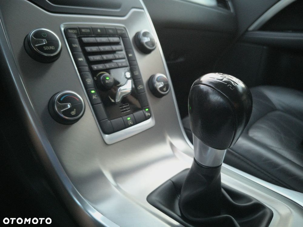 Volvo V70 D4 Momentum - 17