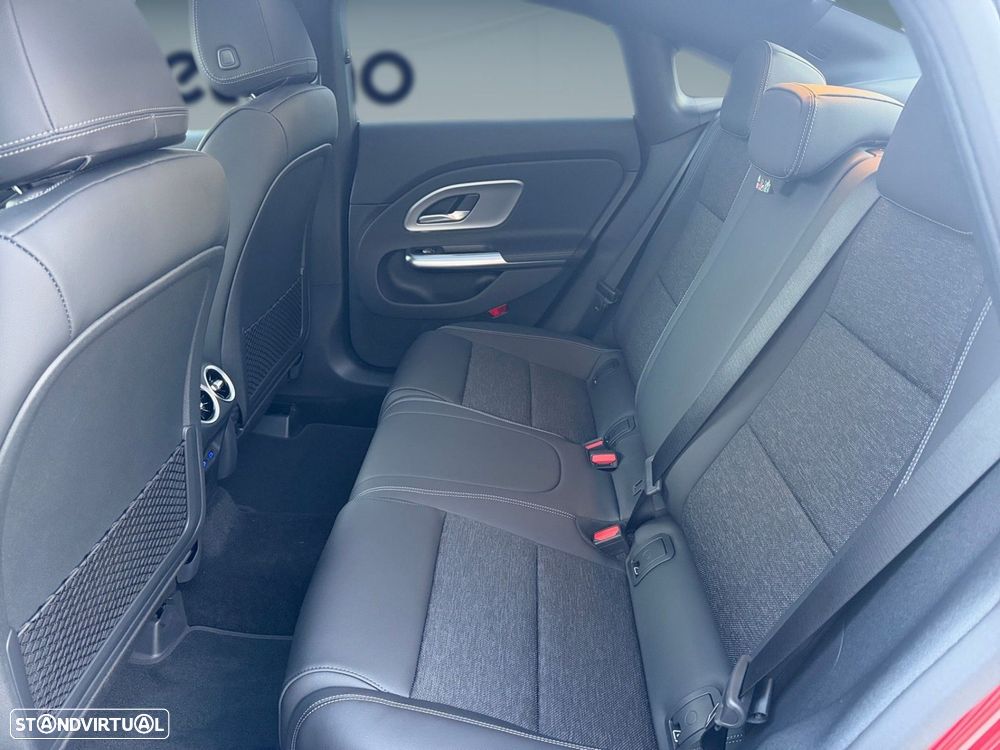 Mercedes-Benz CLA 180 - 11