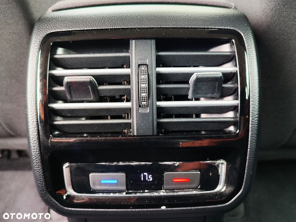 Volkswagen Passat Variant 2.0 TDI (BlueMotion Technology) Highline - 31