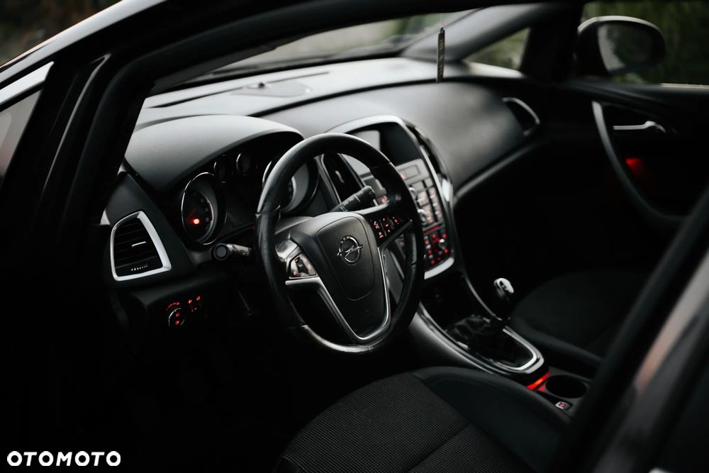 Opel Astra 1.4 T Cosmo - 27