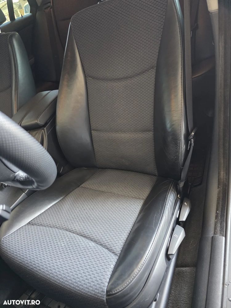 BMW Seria 3 318d DPF Edition Sport - 17