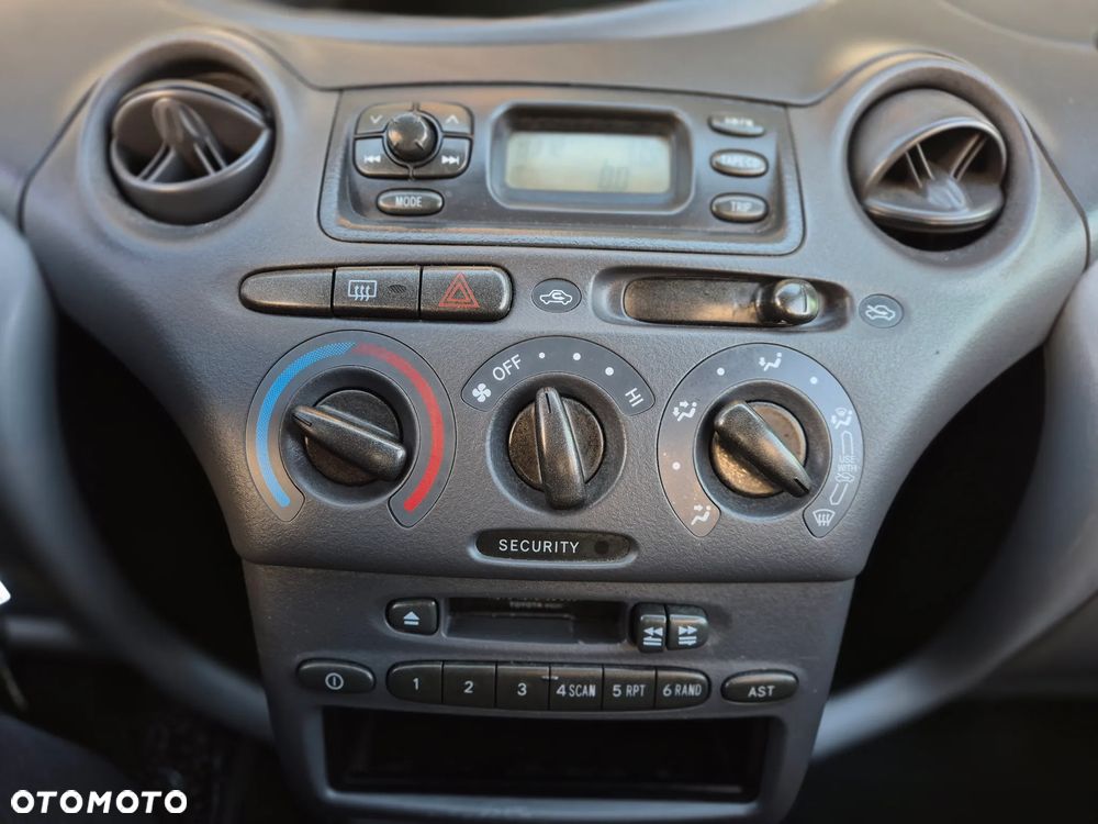 Toyota Yaris 1.0 Base - 6