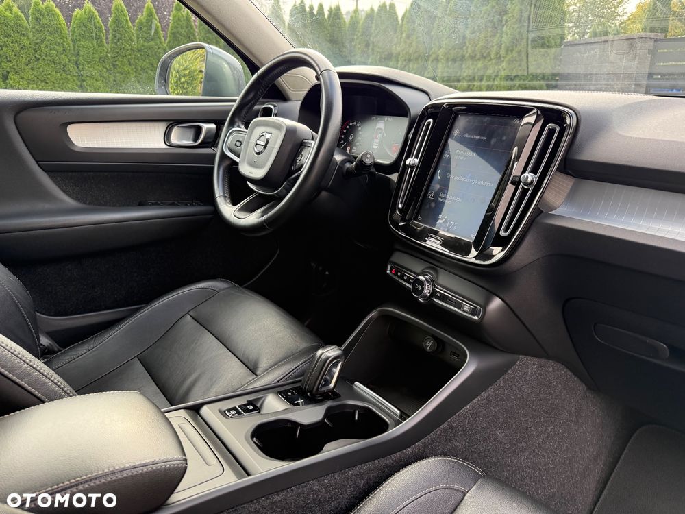 Volvo XC 40 D3 AWD Momentum Pro - 36