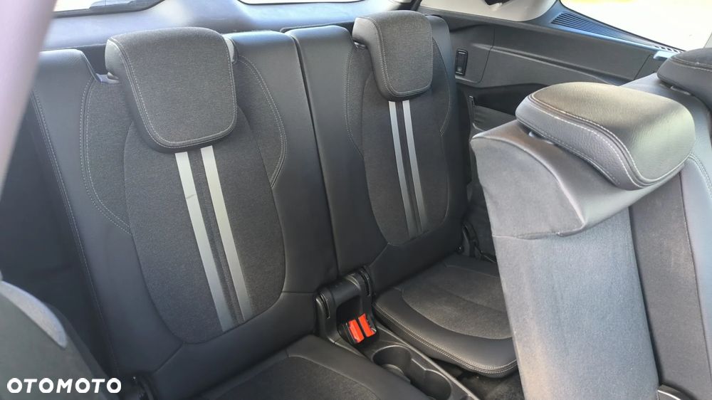 BMW Seria 2 216d - 14