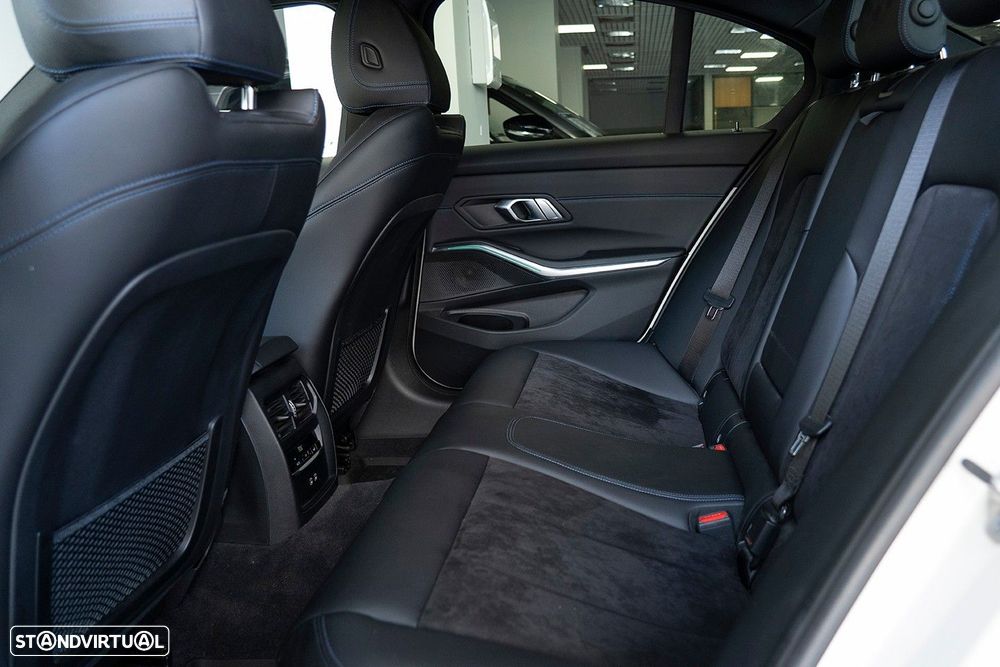BMW 320 d Pack Desportivo M Auto - 51