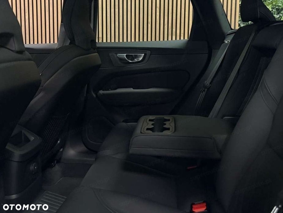 Volvo XC 60 B5 B AWD Plus Dark - 23