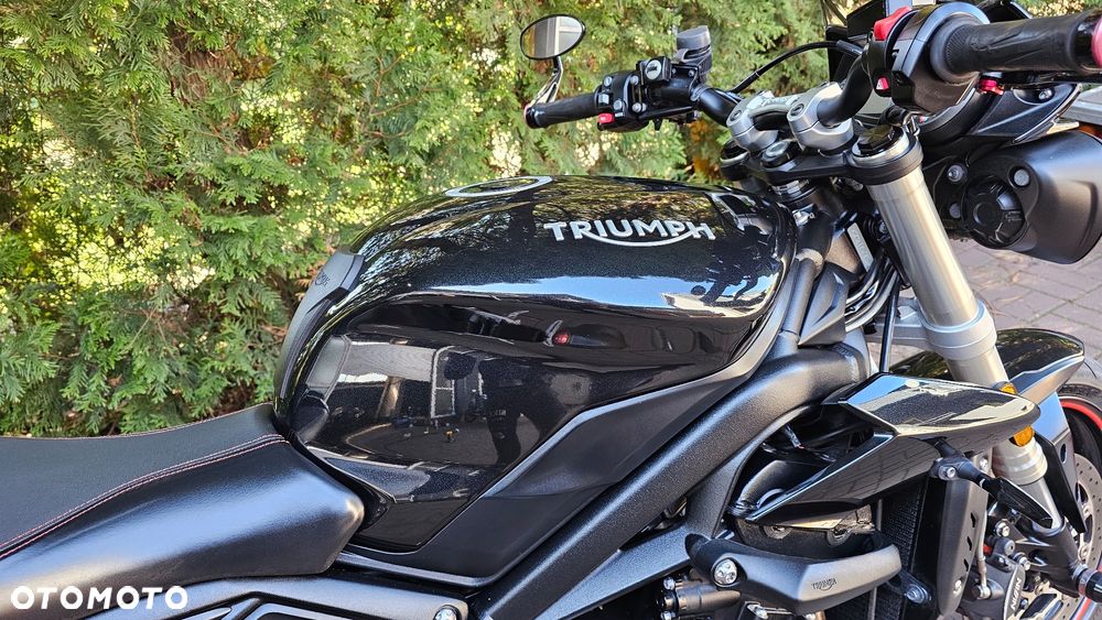 Triumph Street Triple - 10