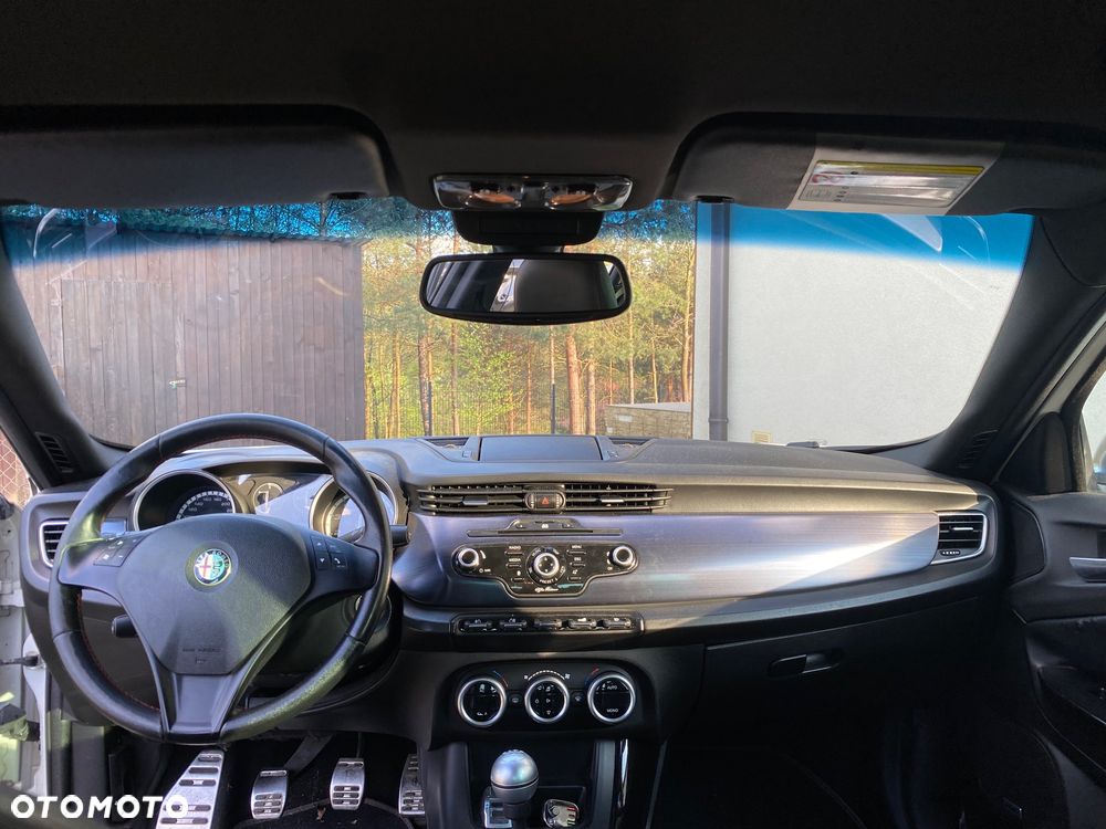 Alfa Romeo Giulietta 1750 TBi Quadrifoglio Verde - 11