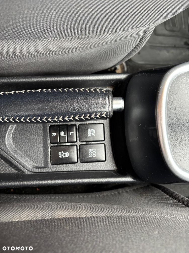 Toyota Yaris Hybrid 100 Sol - 18