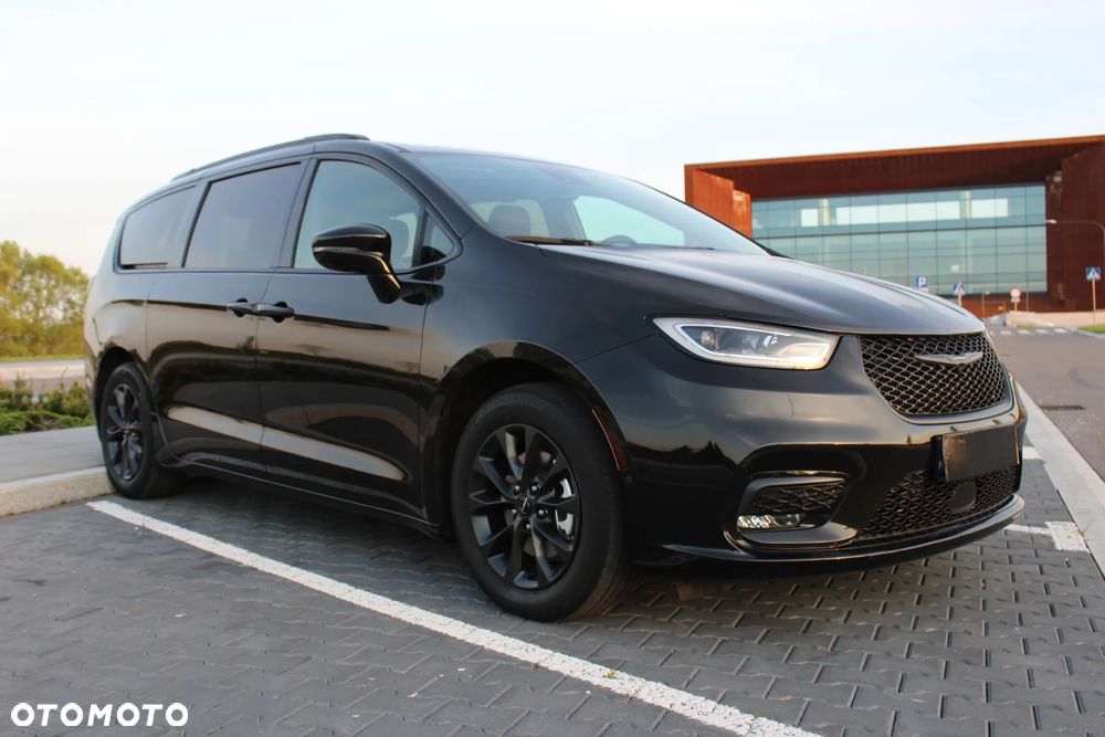 Chrysler Pacifica - 35