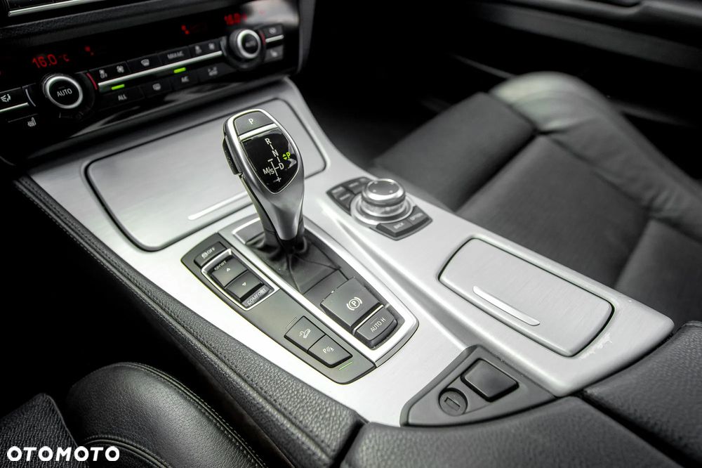 BMW Seria 5 525d xDrive Touring Luxury Line - 34