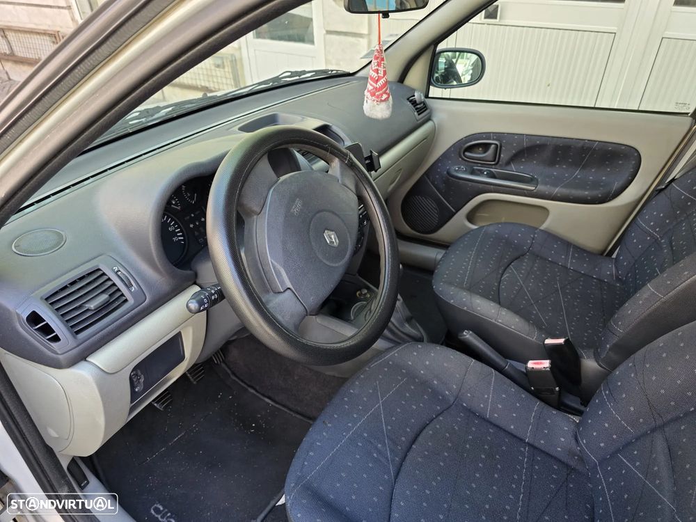 Renault Clio - 11