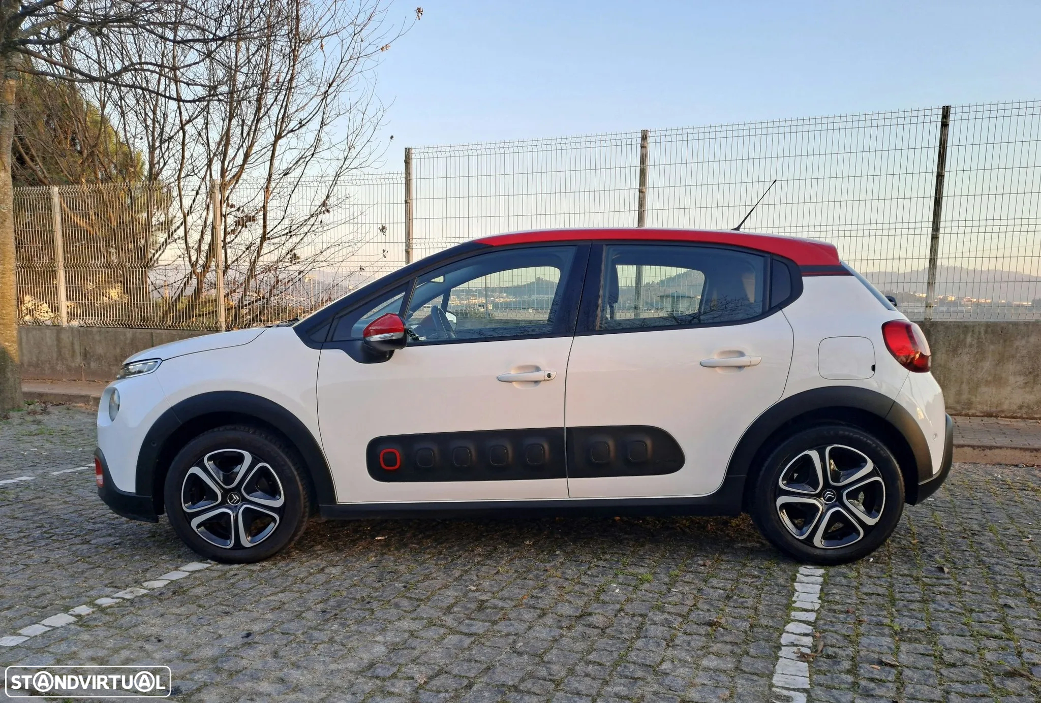 Citroën C3 1.2 PureTech Shine - 3