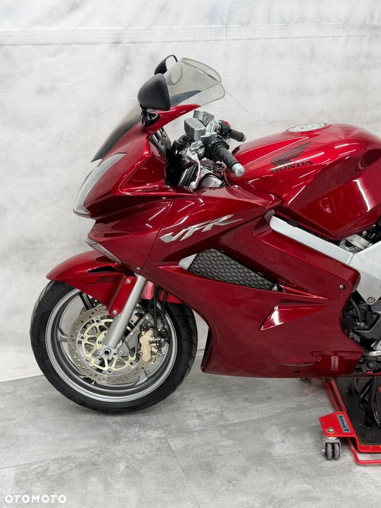 Honda VFR - 28