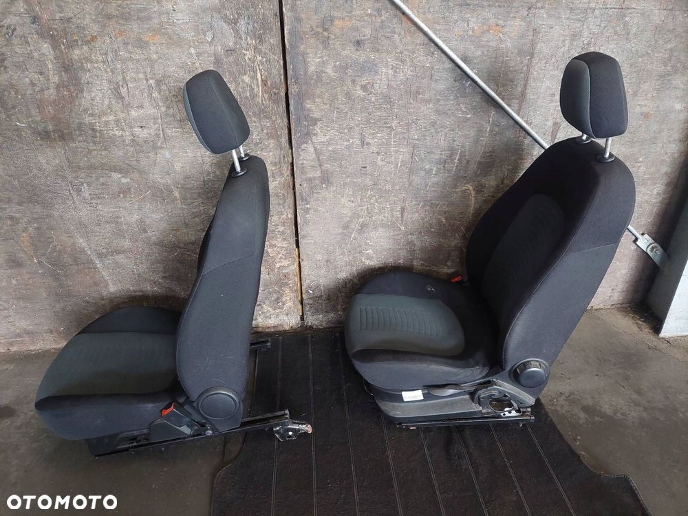 FOTELE KOMPLET LEWY PRAWY KANAPA TYŁ + BOCZKI FIAT GRANDE PUNTO I - 2