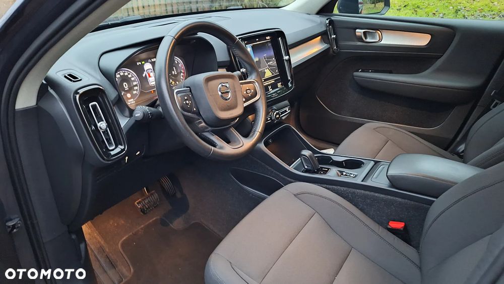 Volvo XC 40 T3 Geartronic Momentum Pro - 11