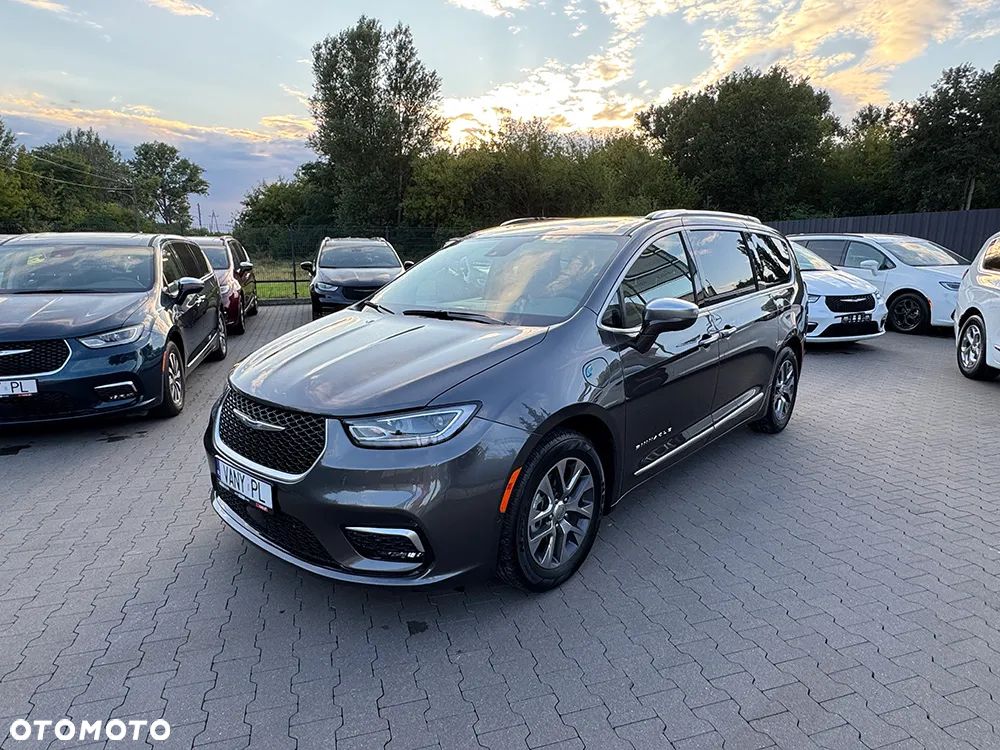 Chrysler Pacifica - 2