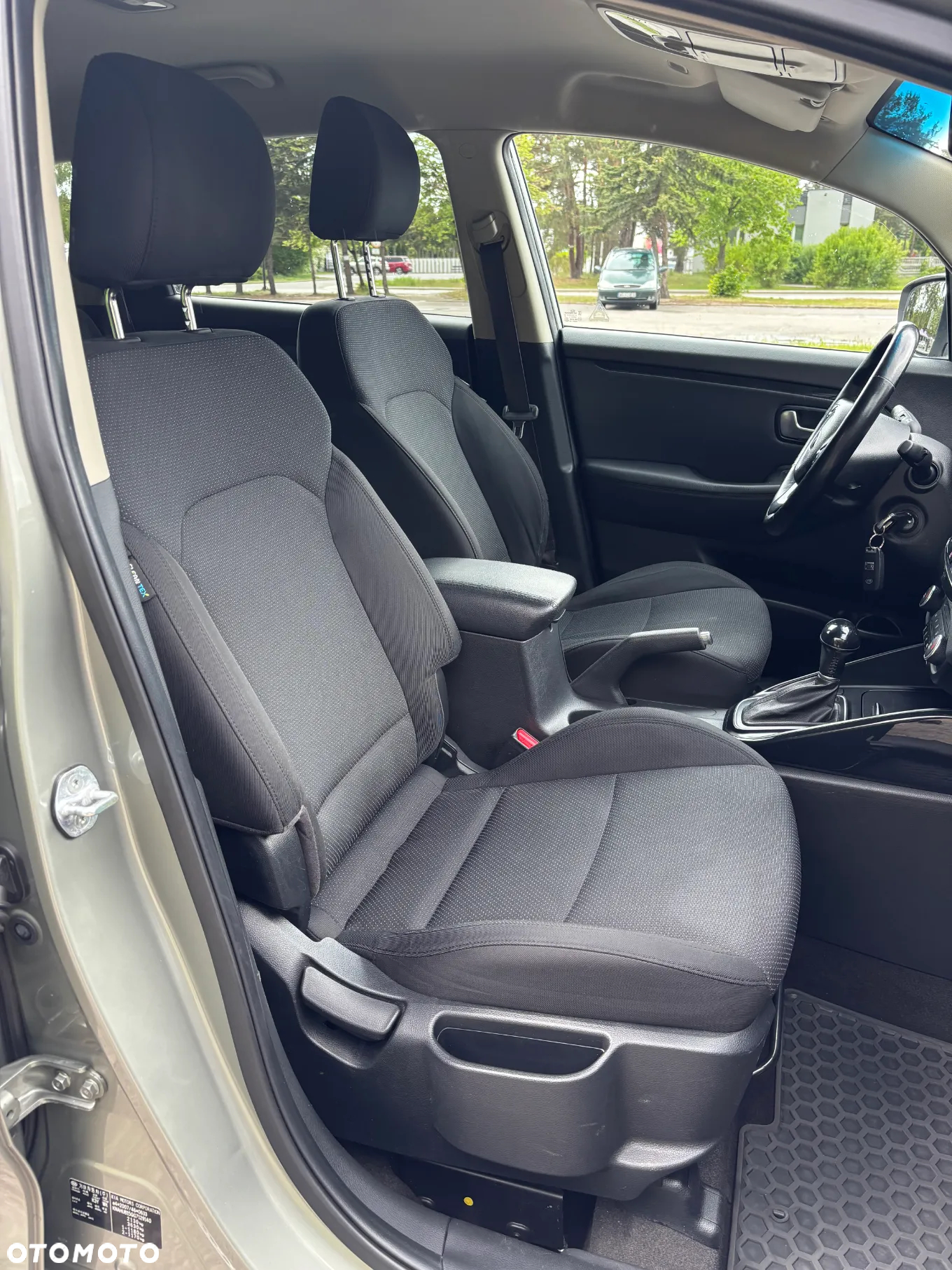 Kia Carens 1.7 CRDi Vision - 18