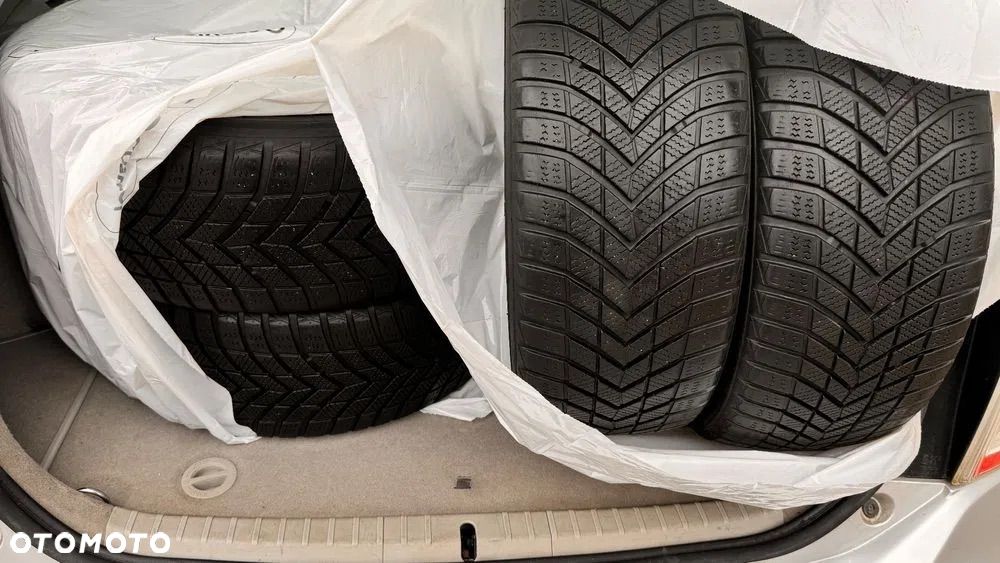 Toyota Prius 1.8 HSD Sol - 17