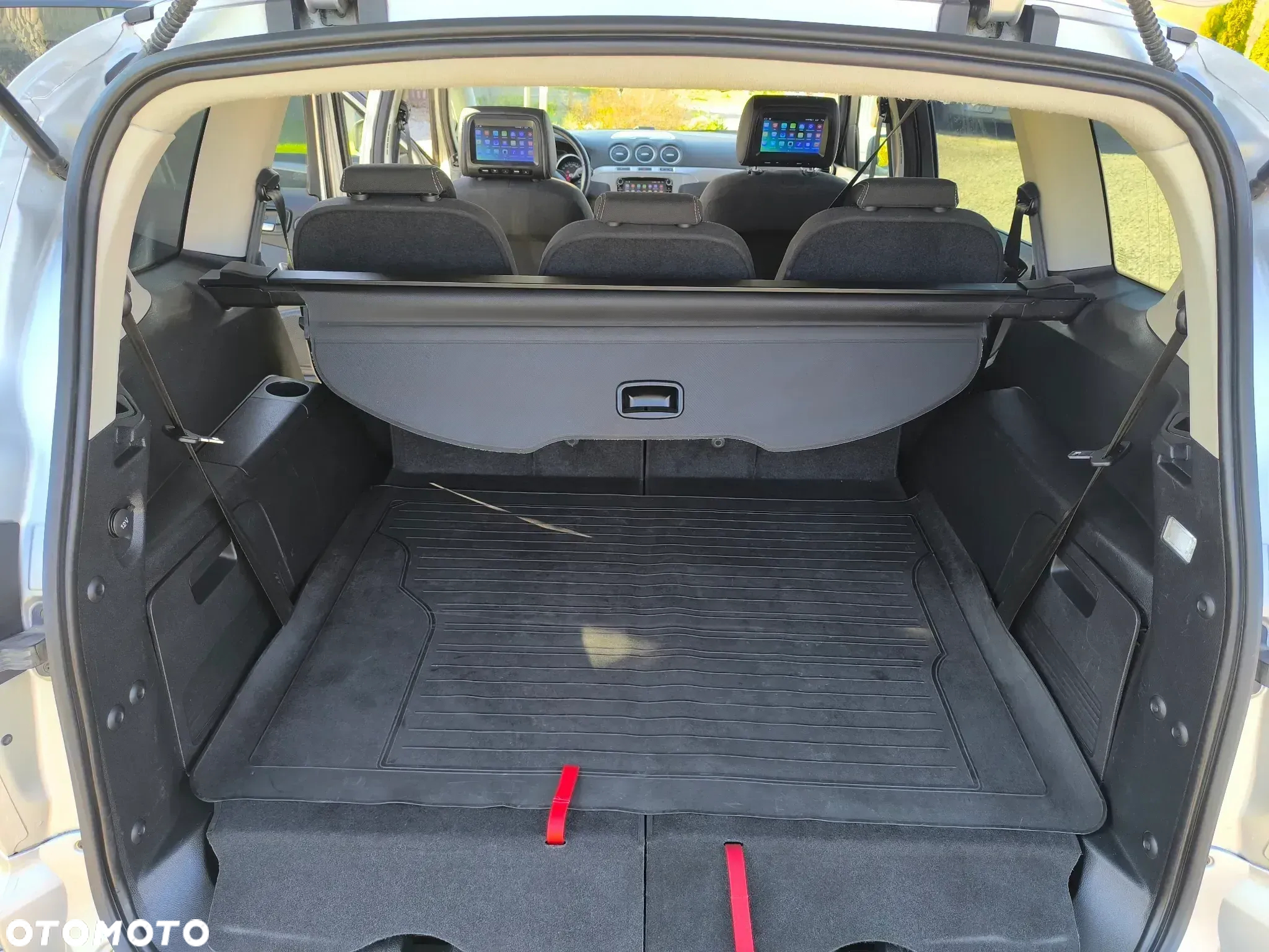 Ford S-Max - 11