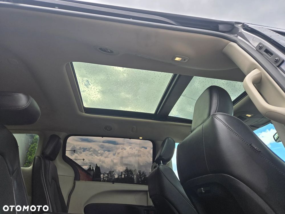 Chrysler Pacifica - 16