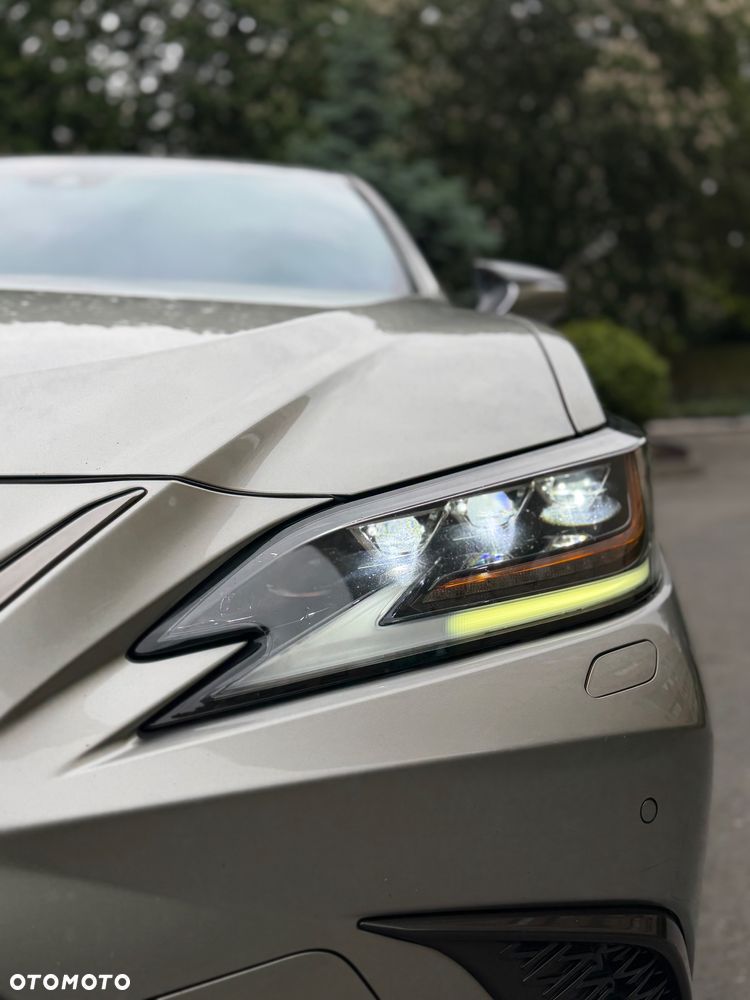 Lexus ES 300h F Sport - 11