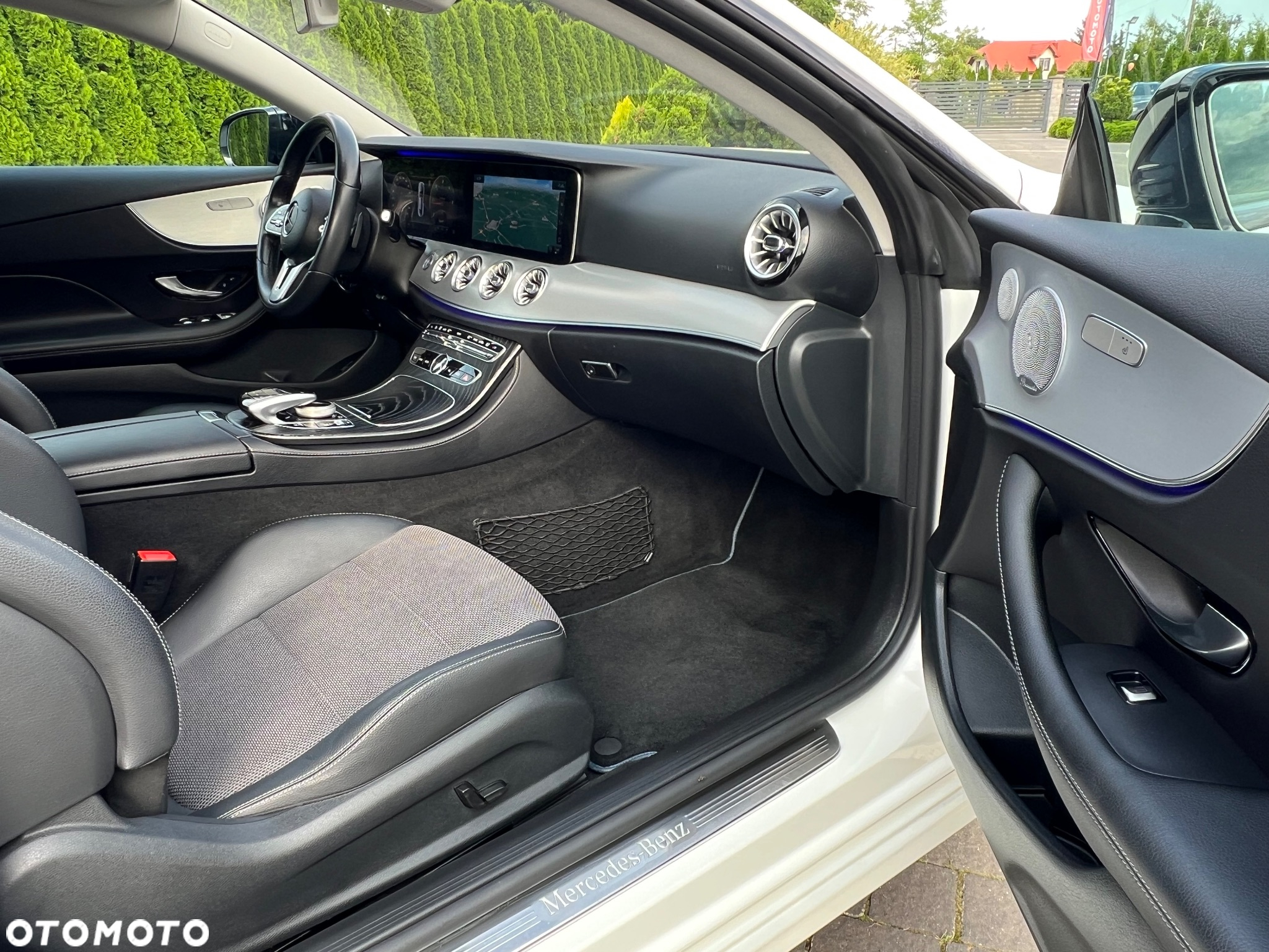 Mercedes-Benz Klasa E 220 d Coupe 9G-TRONIC - 25