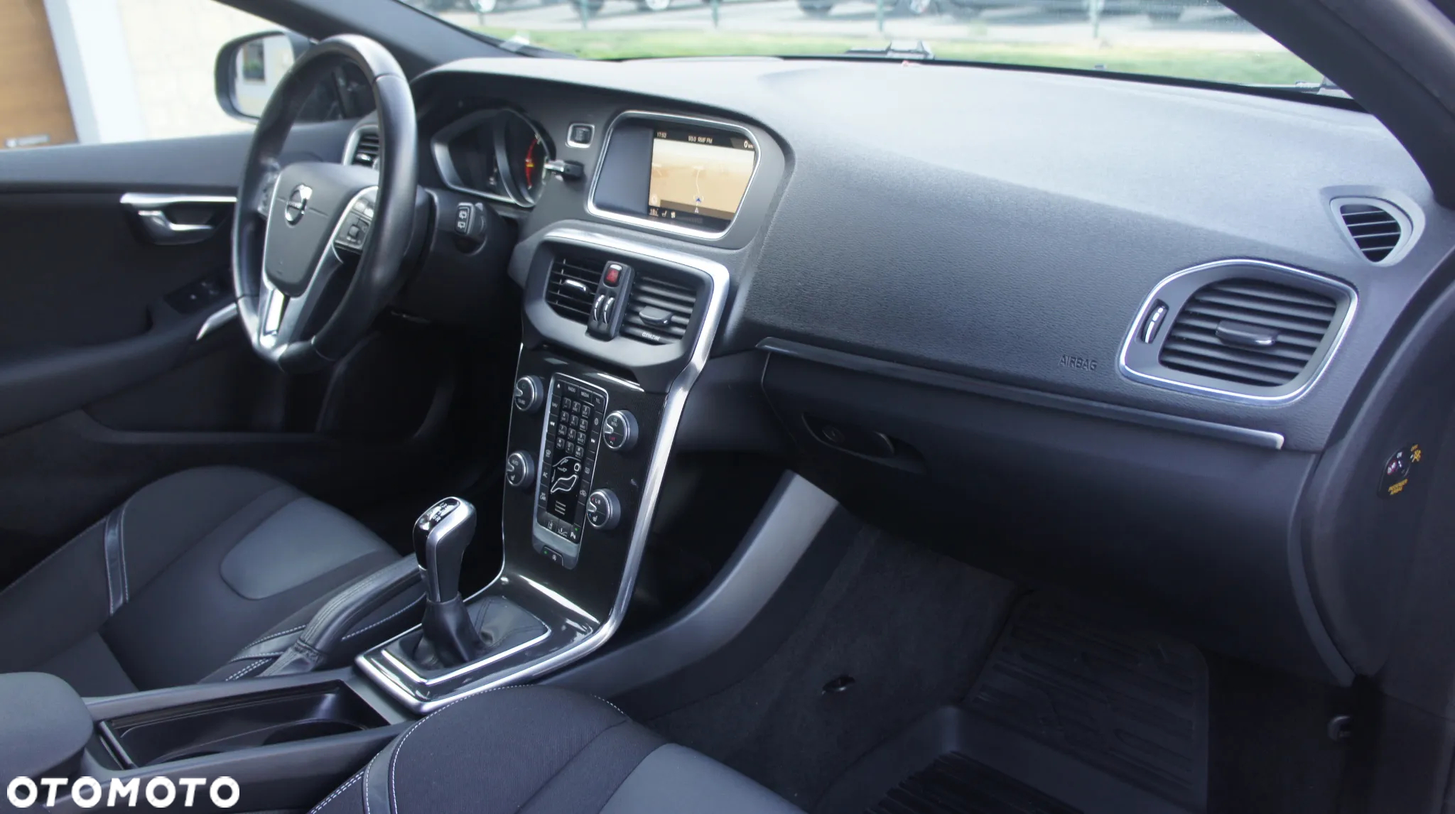 Volvo V40 D3 Drive-E Momentum - 32