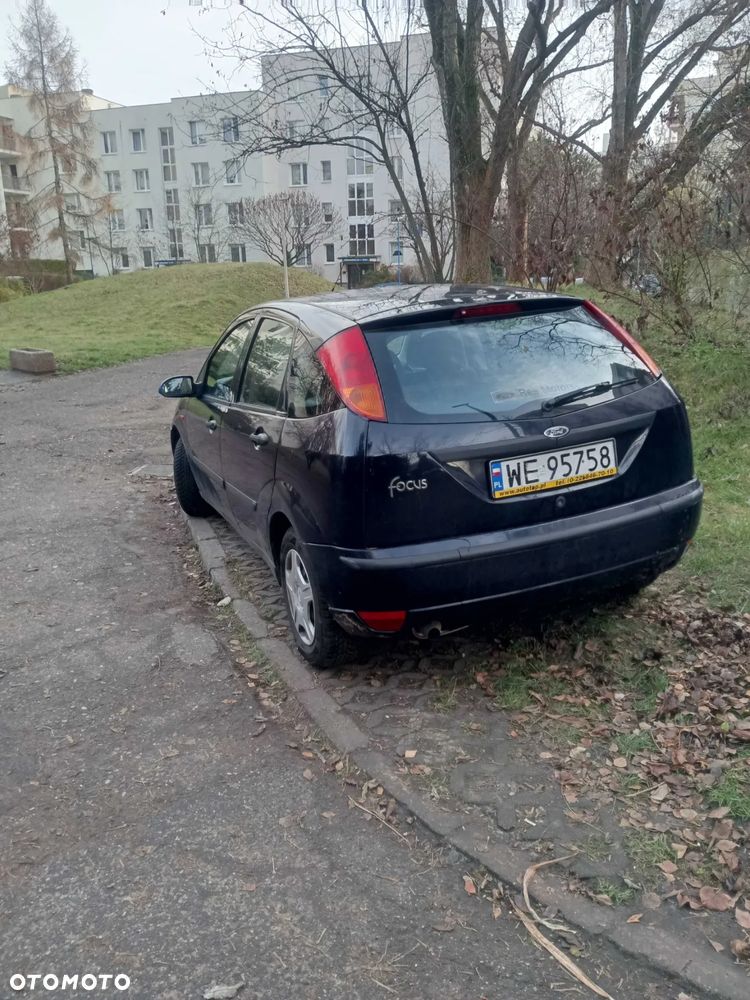 Ford Focus 1.6 Ambiente - 4