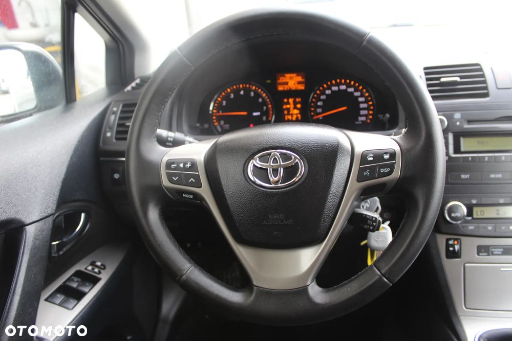 Toyota Avensis - 17
