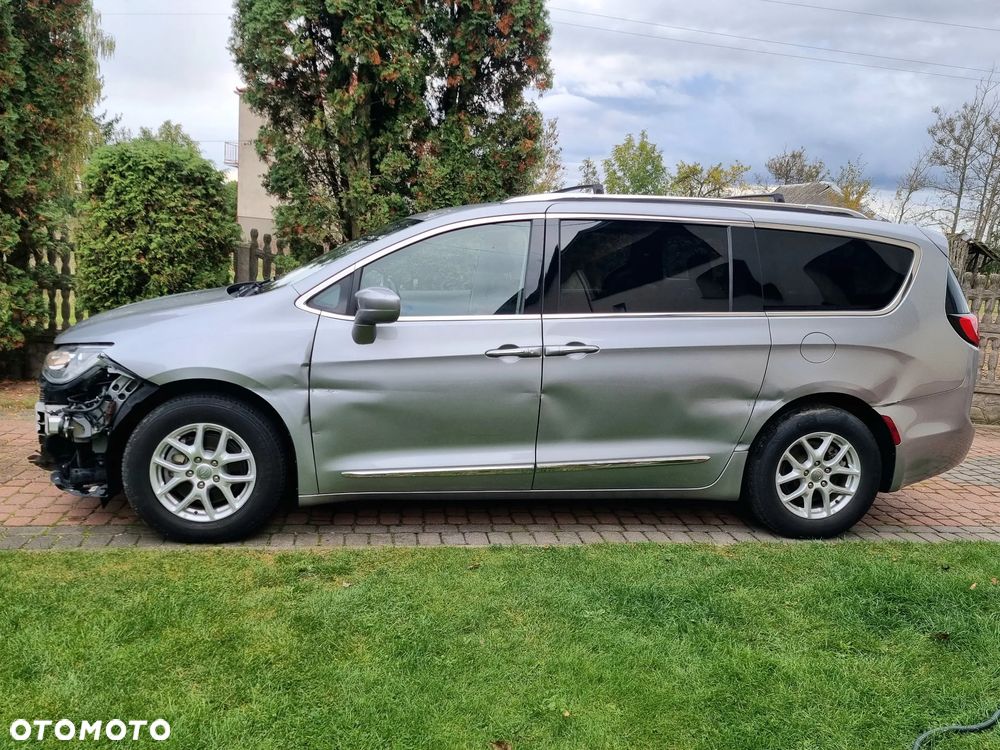 Chrysler Pacifica - 4