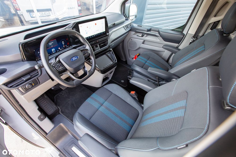 Ford Tourneo Custom - 14