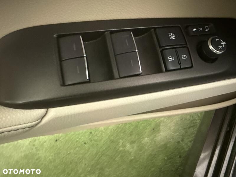 Toyota Camry 2.5 Hybrid Executive CVT - 12