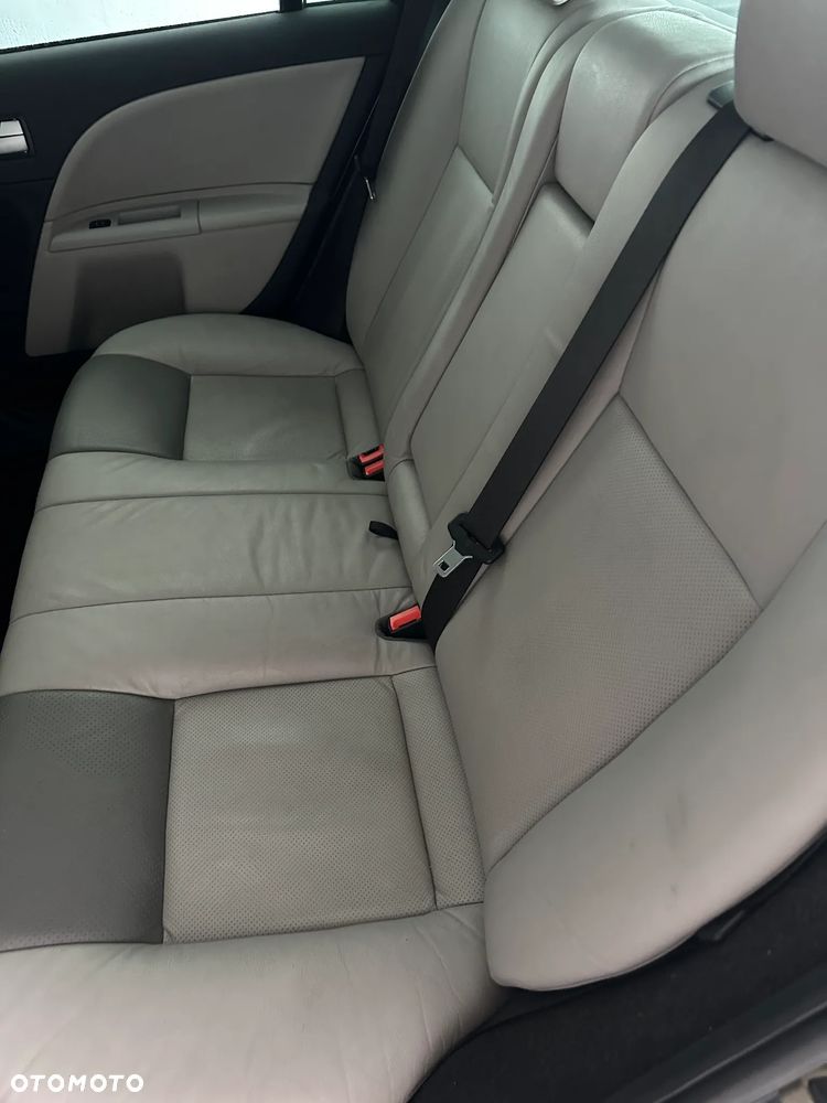 Ford Mondeo V6 ST 220 - 25