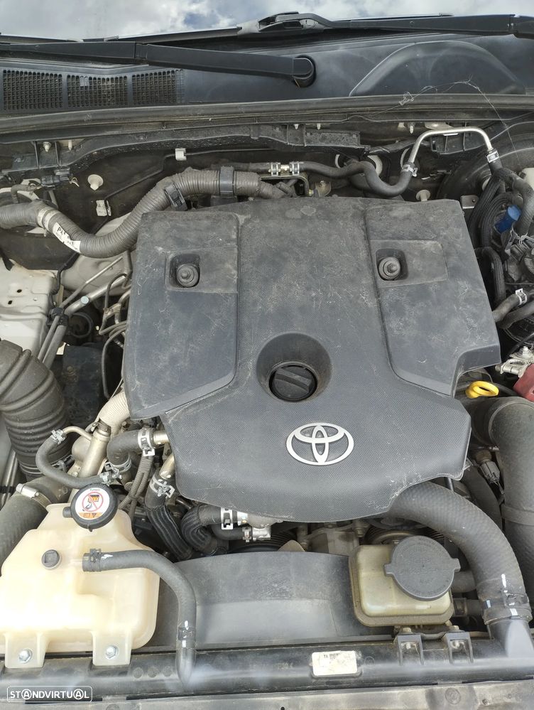 Toyota Hilux 2.4 D-4D 4WD CD CM - 16