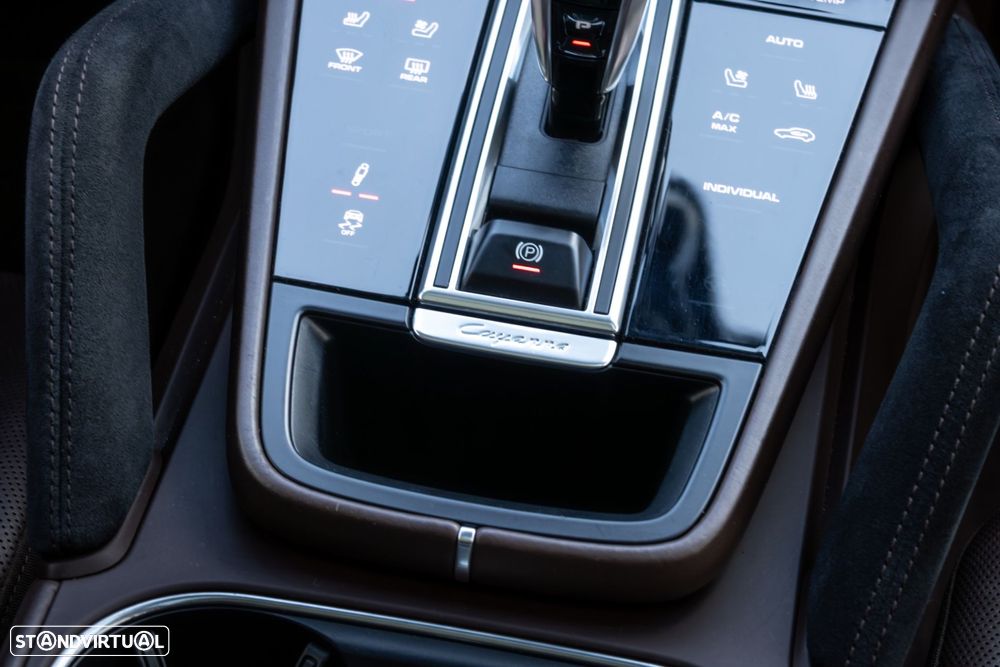 Porsche Cayenne Coupé E-Hybrid - 29