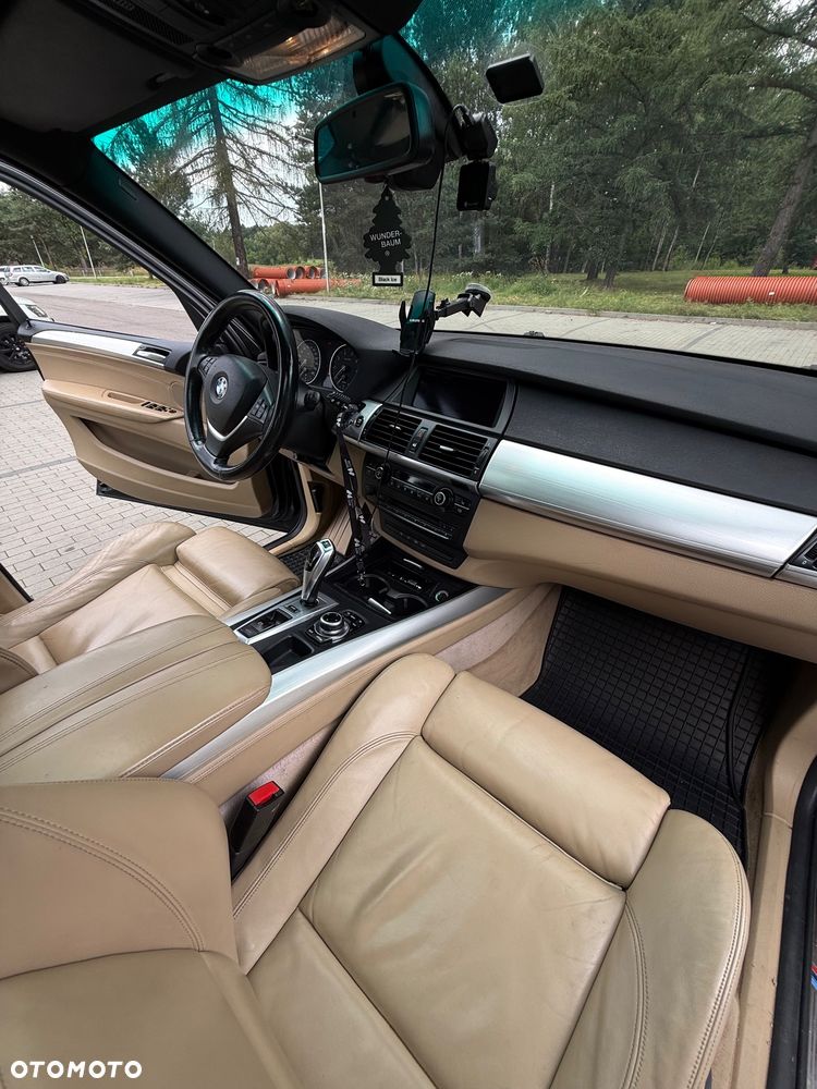 BMW X5 4.8i xDrive - 16