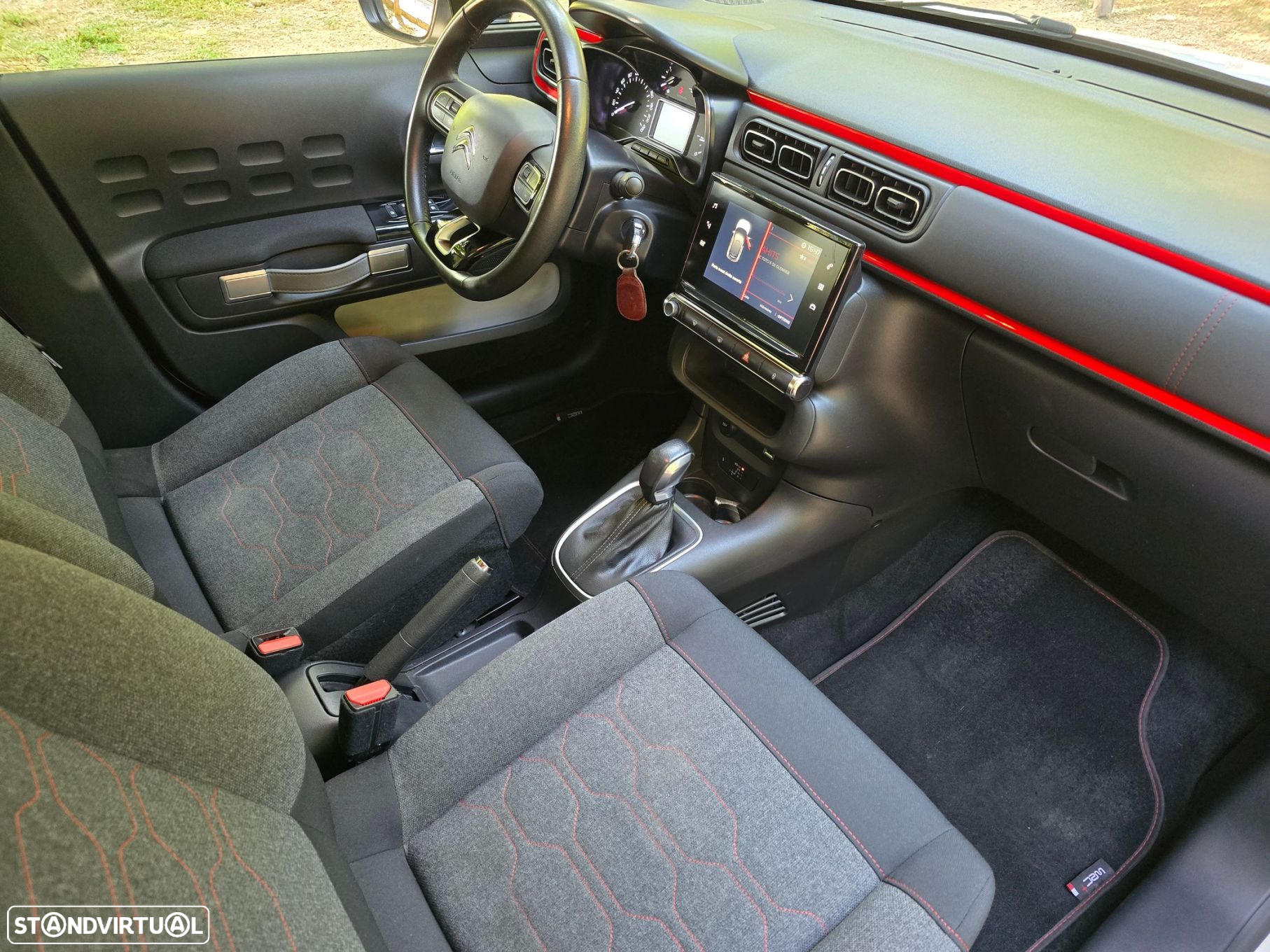 Citroën C3 1.2 PureTech Shine EAT6 - 26